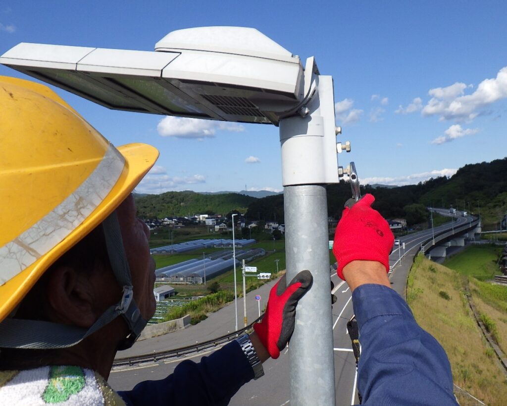 道路附属物（道路照明）定期点検業務