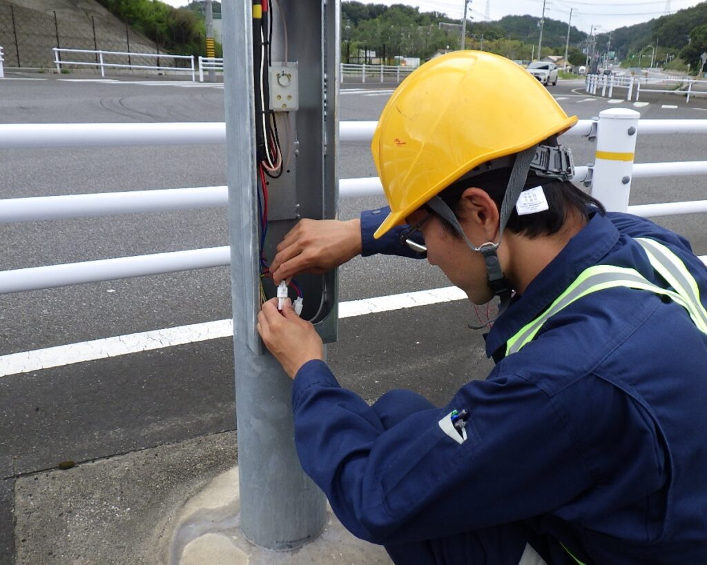 道路附属物（道路照明）定期点検業務